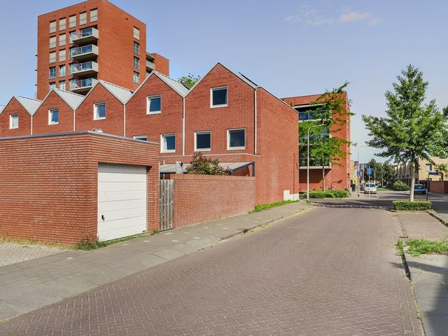 Bisschop Janssensstraat 18, Tilburg