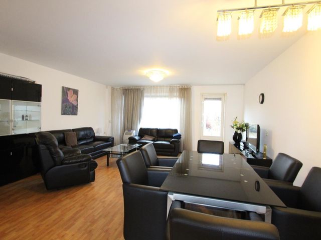 Asserring 123, Amstelveen