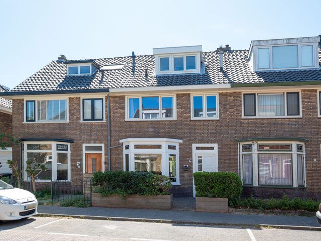 Strick van Linschotenstraat 4, Beverwijk