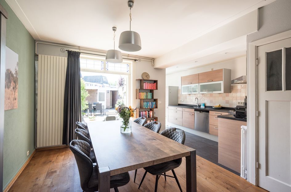 Strick van Linschotenstraat 4