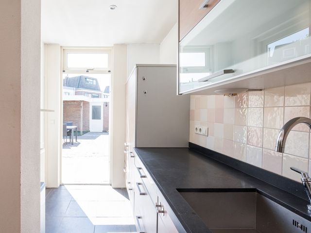 Strick van Linschotenstraat 4, Beverwijk