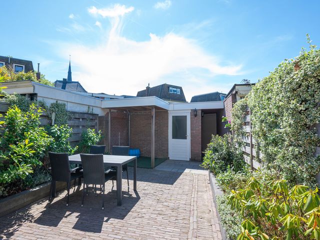 Strick van Linschotenstraat 4, Beverwijk