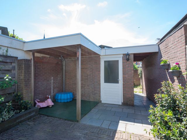 Strick van Linschotenstraat 4, Beverwijk