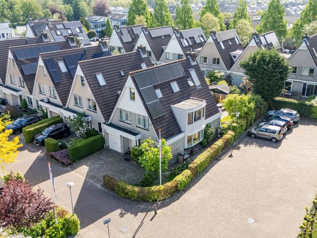 Cor van Osnabruggelaan 68, Voorschoten