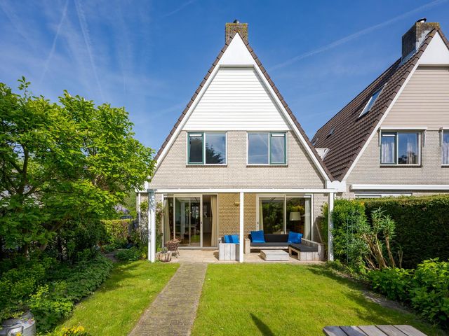 Cor van Osnabruggelaan 68, Voorschoten