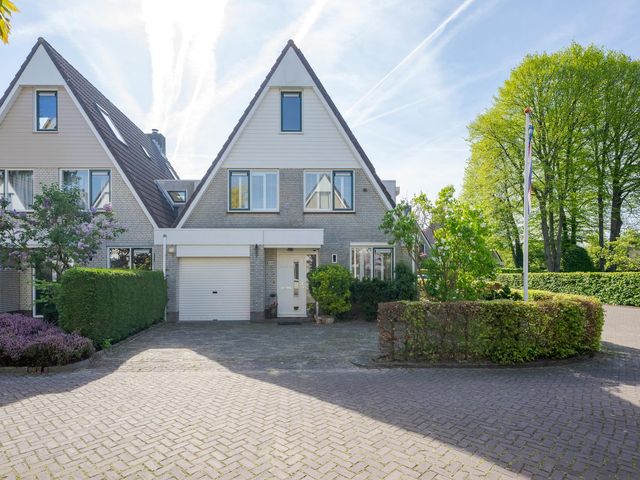 Cor van Osnabruggelaan 68, Voorschoten