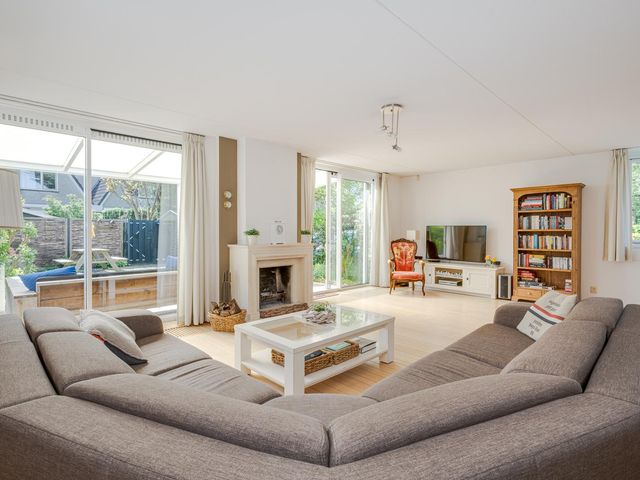 Cor van Osnabruggelaan 68, Voorschoten