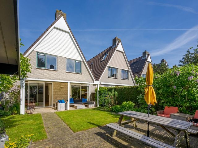 Cor van Osnabruggelaan 68, Voorschoten