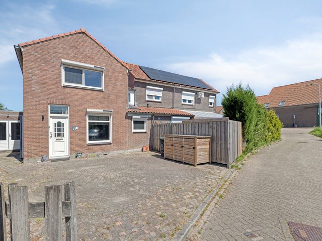 Molendijk 74, Stad aan 't Haringvliet