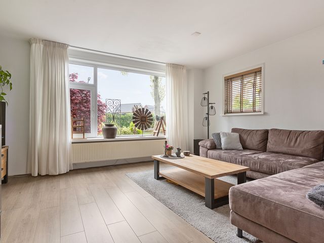 De Dellen 53, Surhuisterveen