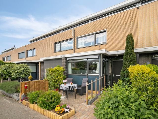 Anne Vondelingplantsoen 15, Naaldwijk