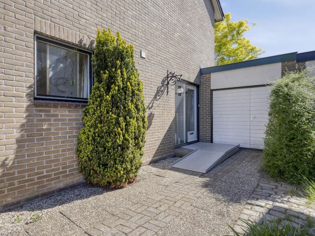 Dorpsplein 15, Weurt