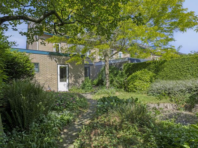Dorpsplein 15, Weurt