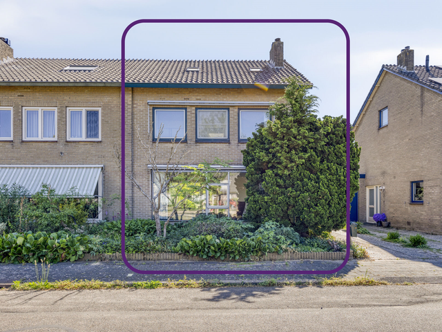 Dorpsplein 15, Weurt
