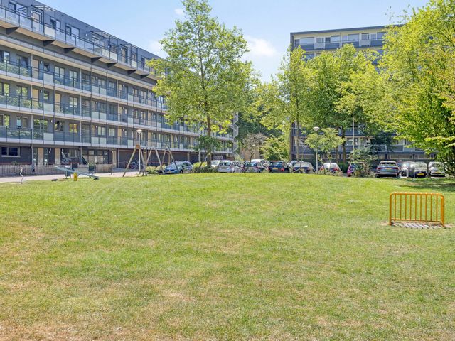 Bart Verhallenplein 46, Schiedam