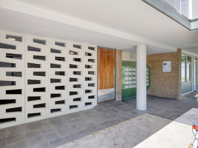 Bart Verhallenplein 46, Schiedam