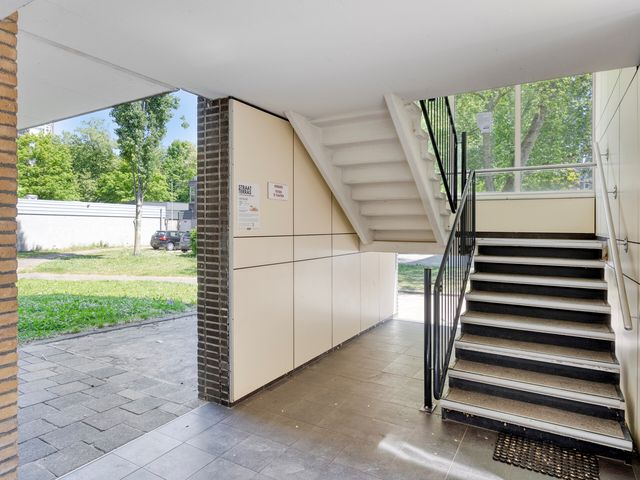 Bart Verhallenplein 46, Schiedam