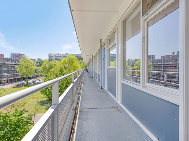 Bart Verhallenplein 46, Schiedam