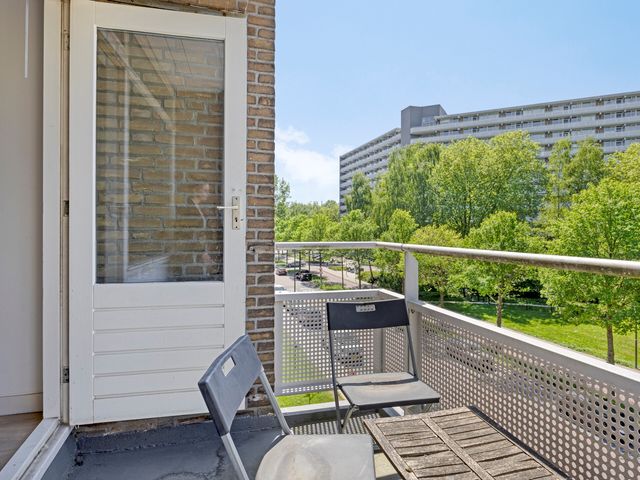 Bart Verhallenplein 46, Schiedam