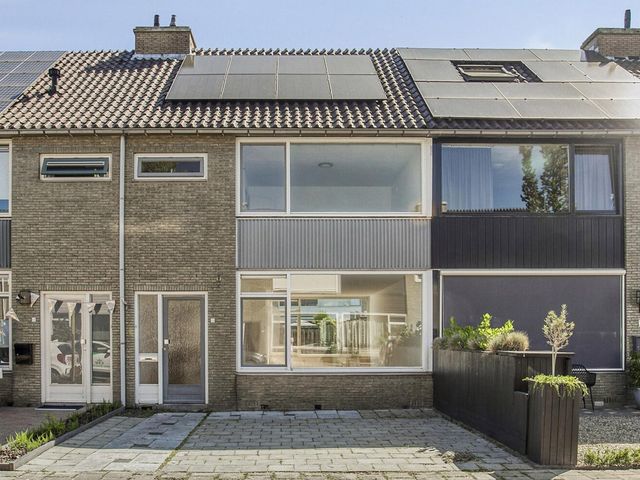 van der Plaatstraat 12, Grave