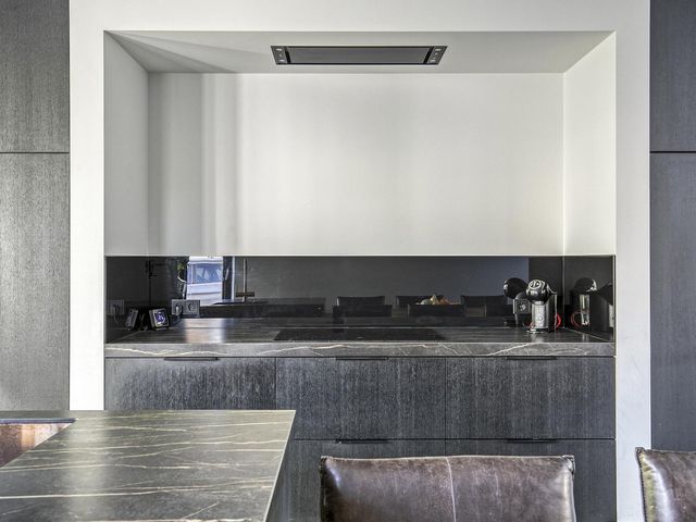Gravenhof 9, Riel