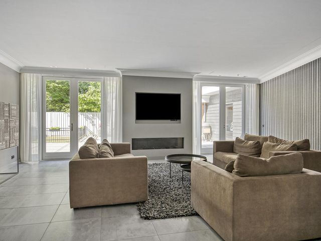 Gravenhof 9, Riel