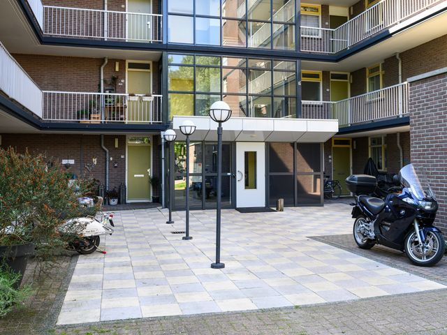 Dijkmeent 86, Almere