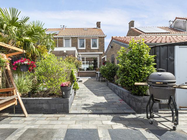 Domela Nieuwenhuisstraat 17, Gouda