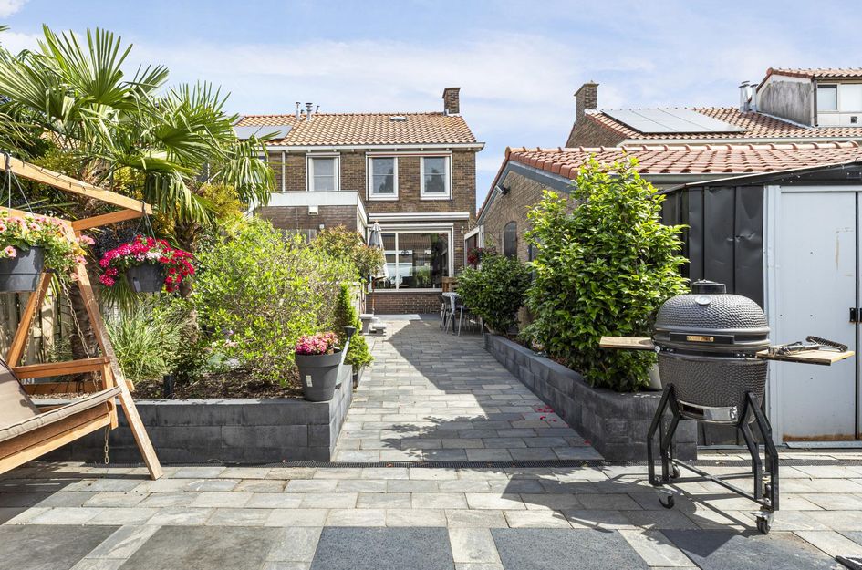 Domela Nieuwenhuisstraat 17