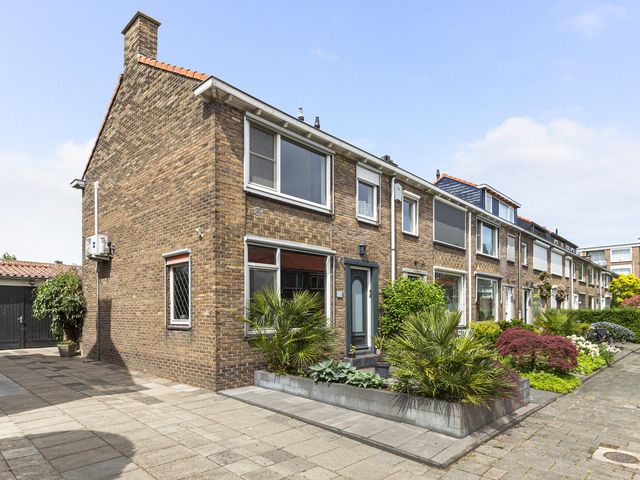 Domela Nieuwenhuisstraat 17, Gouda