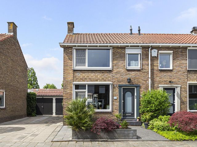 Domela Nieuwenhuisstraat 17, Gouda