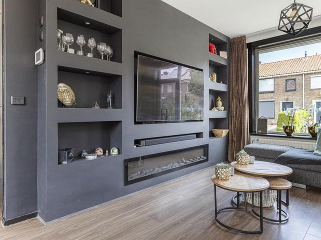 Domela Nieuwenhuisstraat 17, Gouda