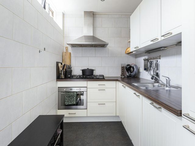 Domela Nieuwenhuisstraat 17, Gouda