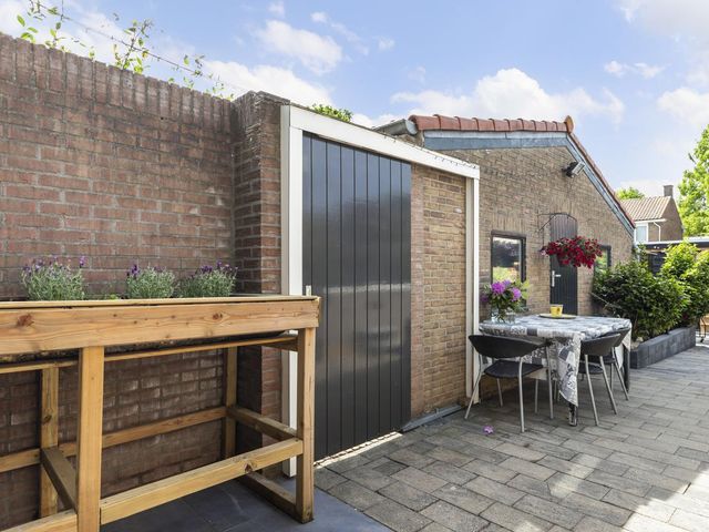 Domela Nieuwenhuisstraat 17, Gouda