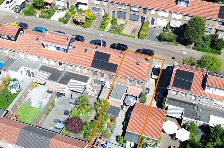 Domela Nieuwenhuisstraat 17