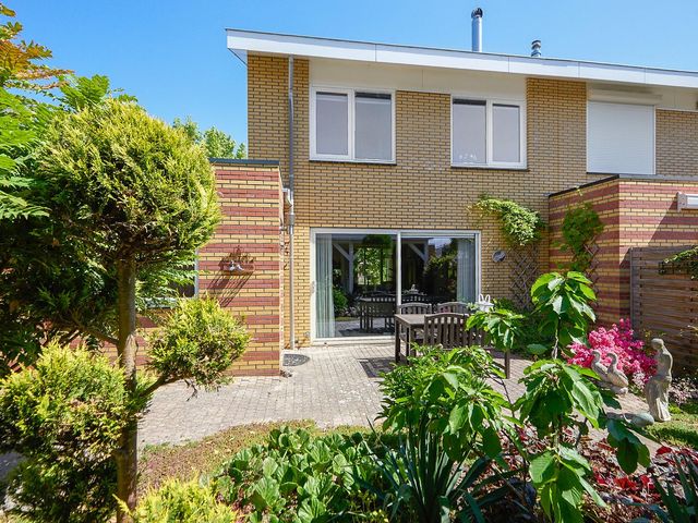 Laan van Loevestein 21, Nieuw-Vennep