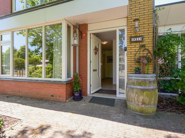 Laan van Loevestein 21, Nieuw-Vennep