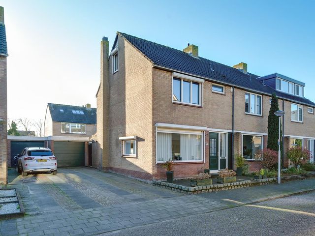 Ribesstraat 6, Puttershoek