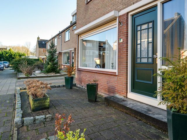 Ribesstraat 6, Puttershoek