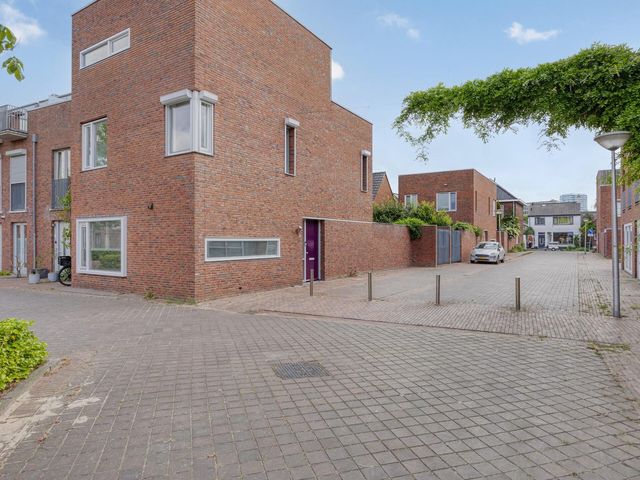 Zomereik 4, Eindhoven