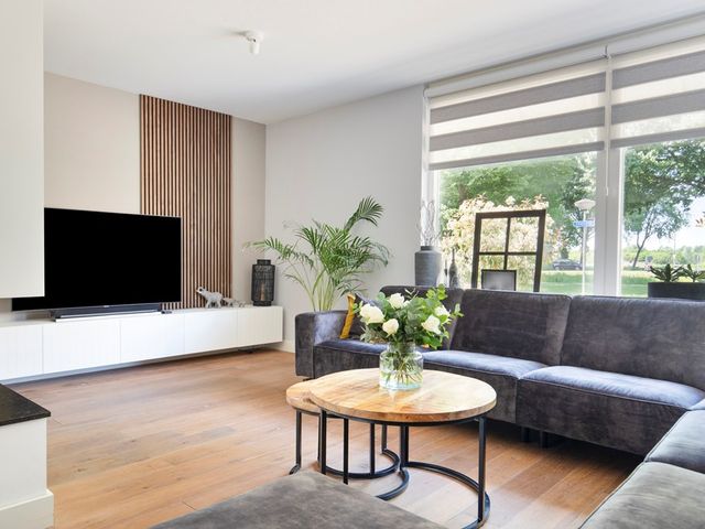 Zwaanwijk 12, Zwijndrecht