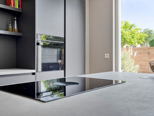 Zwaanwijk 12, Zwijndrecht