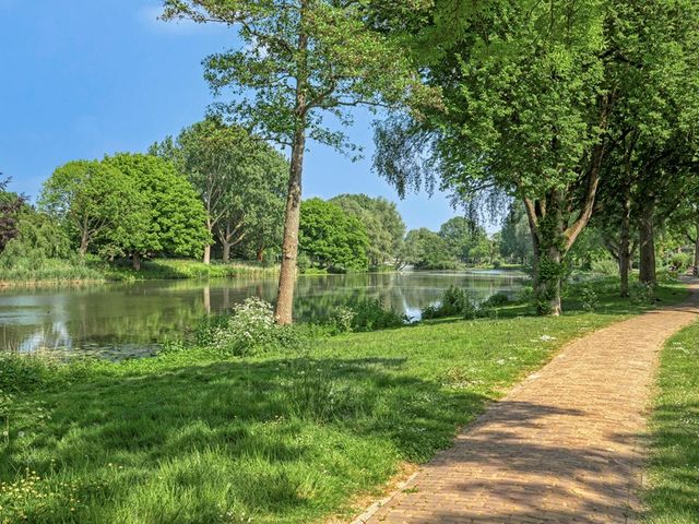 Zwaanwijk 12, Zwijndrecht