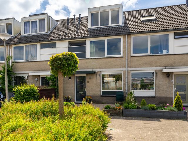Robiniahof 10, Leimuiden