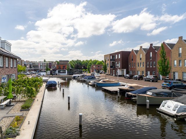 Robiniahof 10, Leimuiden