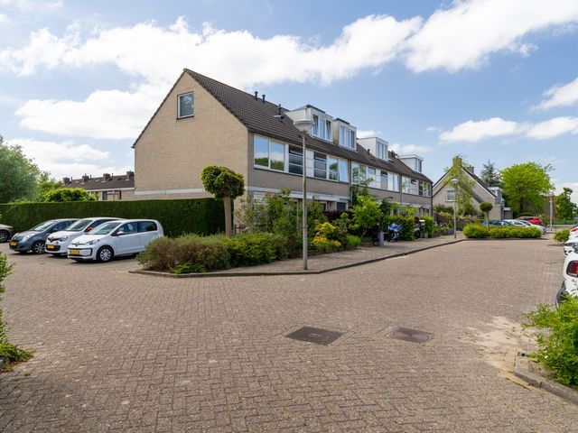 Robiniahof 10, Leimuiden