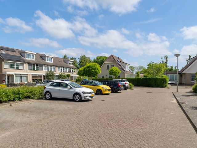 Robiniahof 10, Leimuiden