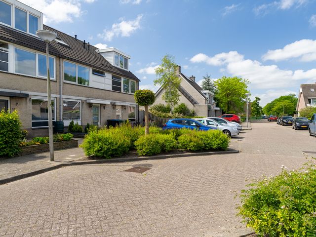 Robiniahof 10, Leimuiden