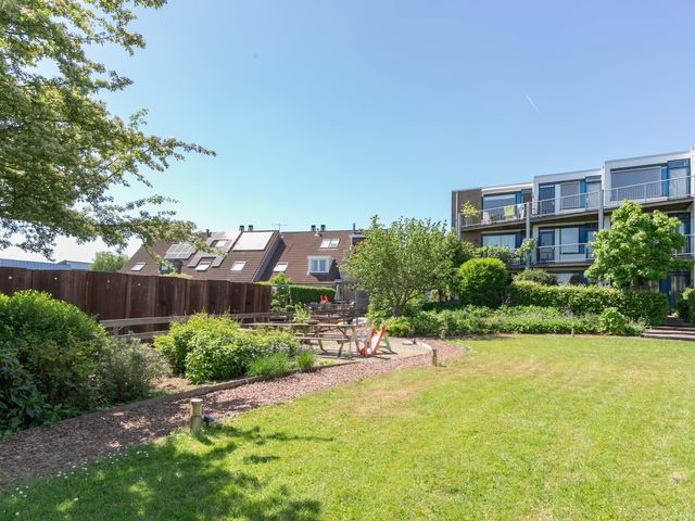 Noordeinde 189A10, Roelofarendsveen