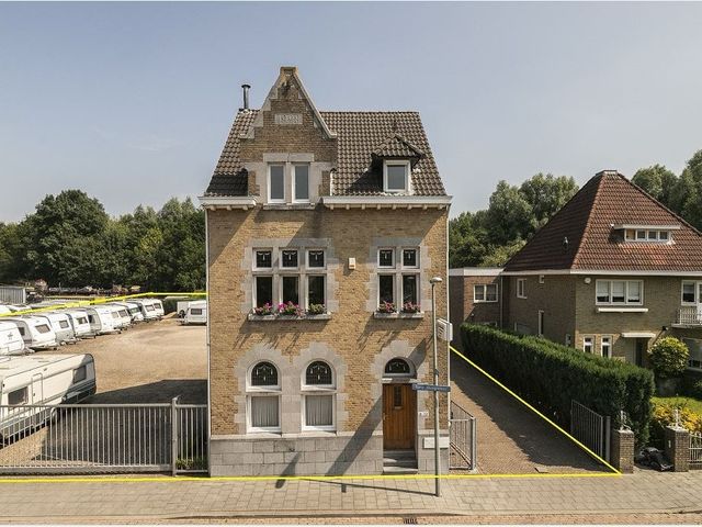 Burg. Slanghenstraat 11, Hoensbroek